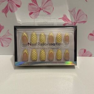Nail Reformation Yellow Studded Press-On Nails Short Almond